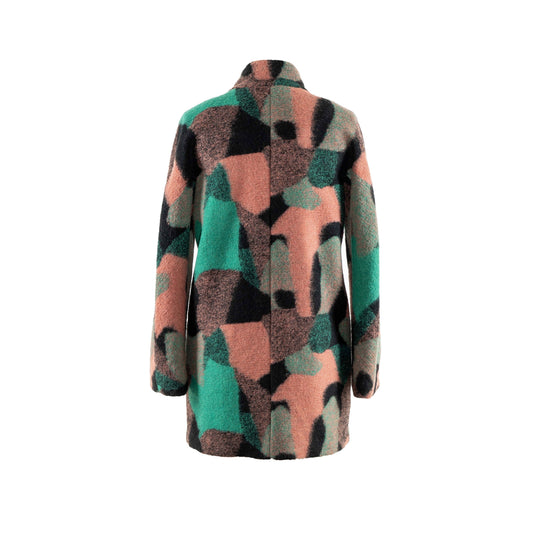 Want to keep your neck warm but a scarf is too much? A soft and comfy wool-blend fabric, this printed coat is one of our favourite piece.  The unique print makes it an investment-worthy outerwear.  Style it effortlessly with tonal colours.